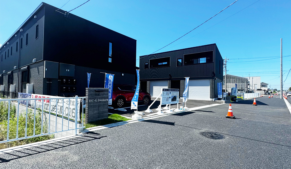 愛知県岩倉市の新築シャッター付きガレージハウス・メゾネット賃貸アパート「HC-G Iwakura」外観写真