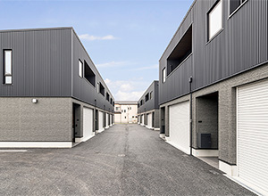 愛知県岩倉市新築賃貸シャッター付きガレージハウス　メゾネット賃貸アパート｢HC-G Iwakura｣外観