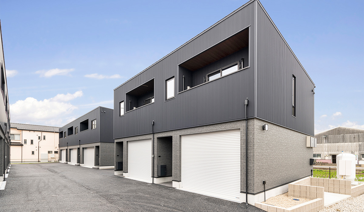 愛知県岩倉市の新築賃貸ガレージハウス/ビルトインガレージ付きメゾネット賃貸アパート「HC-G Iwakura」外観写真