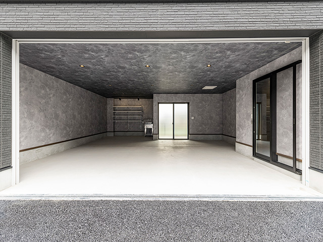 愛知県岩倉市の新築賃貸ガレージハウス「HC-G Iwakura」B棟ガレージ内の棚と手洗い場