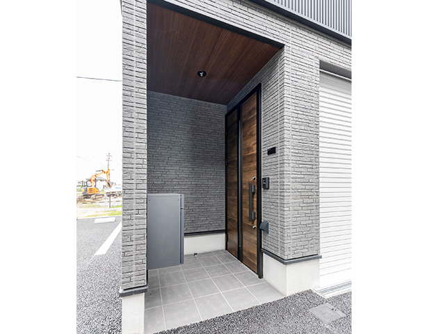 愛知県岩倉市の新築賃貸ガレージハウス/ビルトインガレージ付きメゾネット賃貸アパート「HC-G Iwakura」C棟玄関