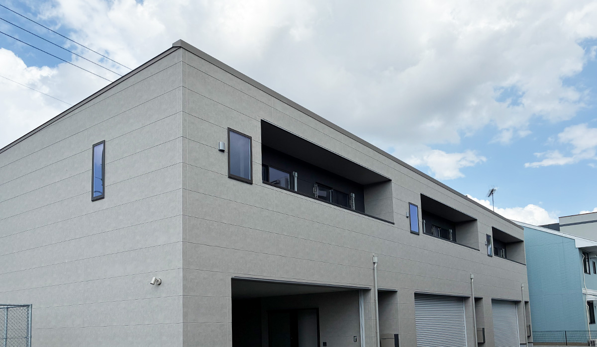 愛知県あま市の新築賃貸ガレージハウス/ビルトインガレージ付きメゾネット賃貸アパート「G+COLOR木田」A棟外観デザイン