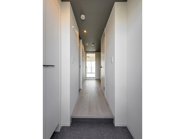 名古屋市瑞穂区弥富通の新築賃貸マンション「BLESTON COURT MIZUHOUNDOJOHIGASHI」玄関