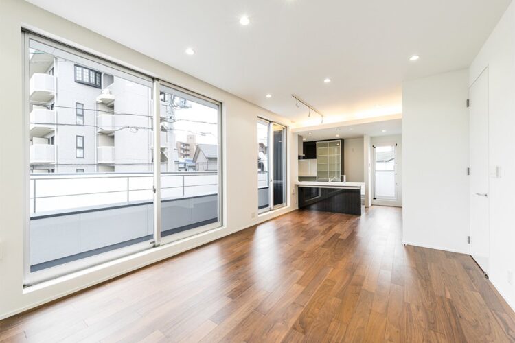 名古屋市千種区の注文住宅の2階に配置することで、日当りの良いすごし易いリビング