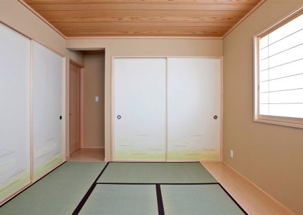 名古屋市緑区の注文住宅の板の間の付いた障子と襖の付いた和室