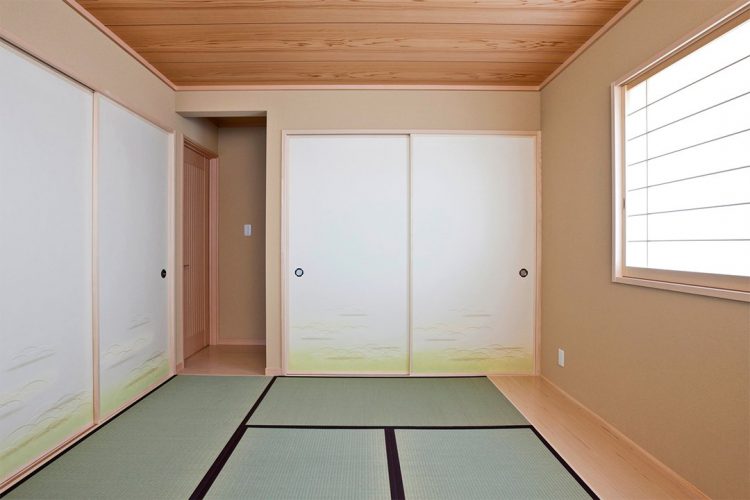 名古屋市緑区の注文住宅の板の間の付いた障子と襖の付いた和室