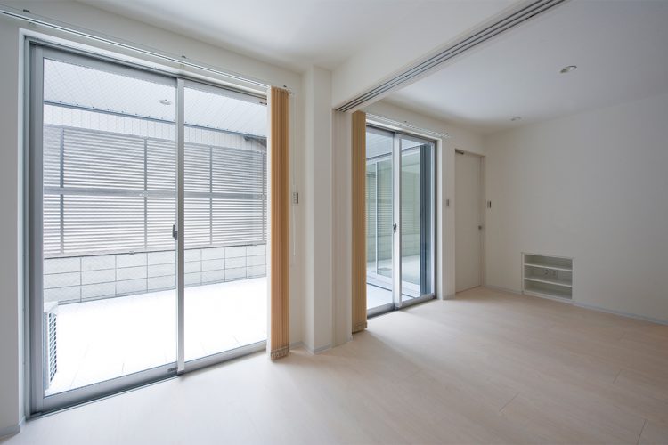 名古屋市千種区の鉄骨造3階建てデザイン注文住宅の陽射したっぷりの明るいお部屋