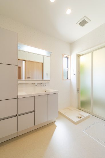 名古屋市名東区の注文住宅の収納付きの洗面室