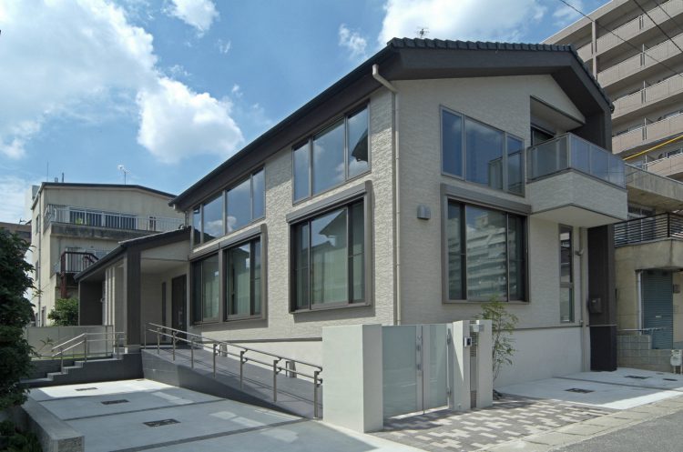 愛知県豊田市の階段とスロープの両方ある注文住宅