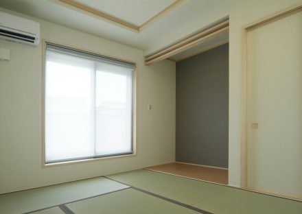 愛知県豊田市の注文住宅の折り上げ天井のあるシンプルなデザインの和室