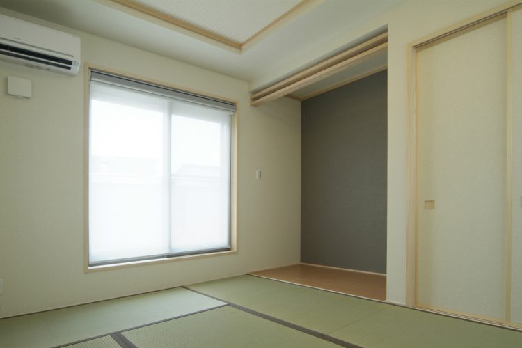 愛知県豊田市の注文住宅の折り上げ天井のあるシンプルなデザインの和室
