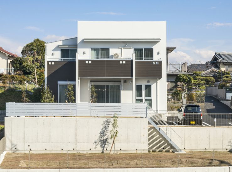 名古屋市天白区の注文住宅のバルコニーにスクエア模様がある外観デザイン
