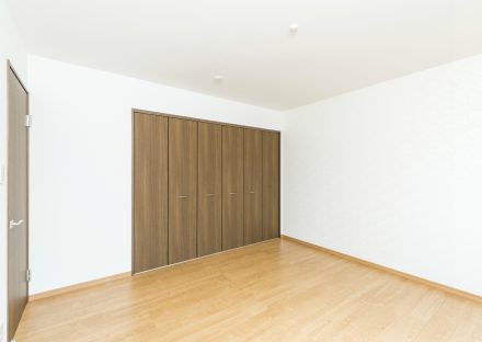 愛知県日進市の注文住宅のクローゼット付き洋室