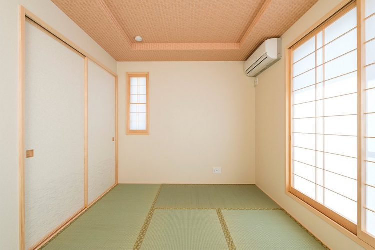名古屋市名東区の注文住宅の障子の付の障子がありおしゃれな折り上げ天井のある和室