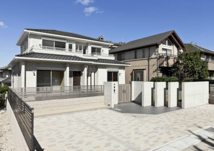 名古屋市千種区の注文住宅のおしゃれな注文住宅外観デザイン&駐車場