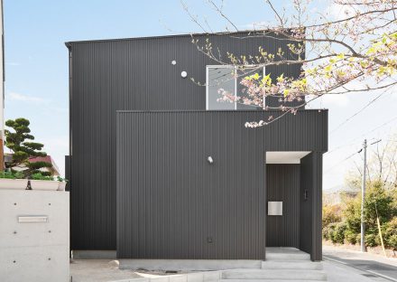 名古屋市守山区の注文住宅の桜にあう、美しい雰囲気の外観デザイン