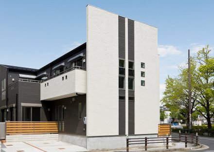 名古屋市東区の注文住宅の色や素材を変えることで、単調ではない外観デザイン