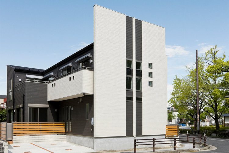 名古屋市東区の注文住宅の色や素材を変えることで、単調ではない外観デザイン