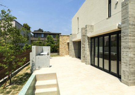 名古屋市瑞穂区の注文住宅のキッチンの付いたテラス