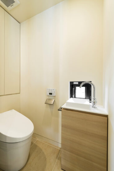 名古屋市瑞穂区の注文住宅のスッキリとしたデザインのトイレ