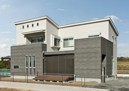 愛知県豊田市の光が降り注ぐおしゃれな注文住宅外観デザイン