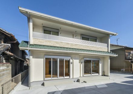 名古屋市中川区のおしゃれなデザインの注文住宅の日当たりがいい広いバルコニー