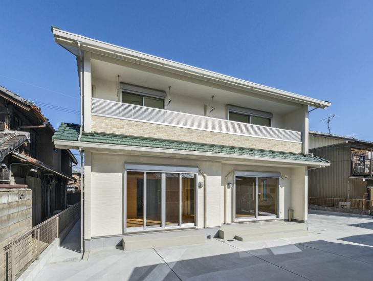 名古屋市中川区のおしゃれなデザインの注文住宅の日当たりがいい広いバルコニー
