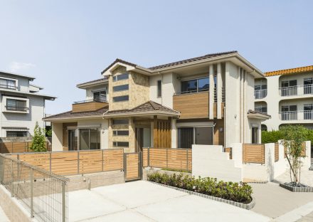 名古屋市名東区の注文住宅の統一感ある建物デザインと外構