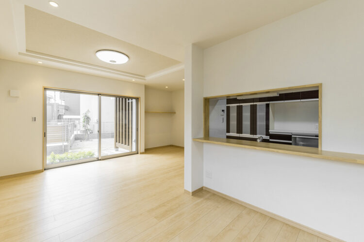 名古屋市名東区の注文住宅の大きな窓のある明るいLDK