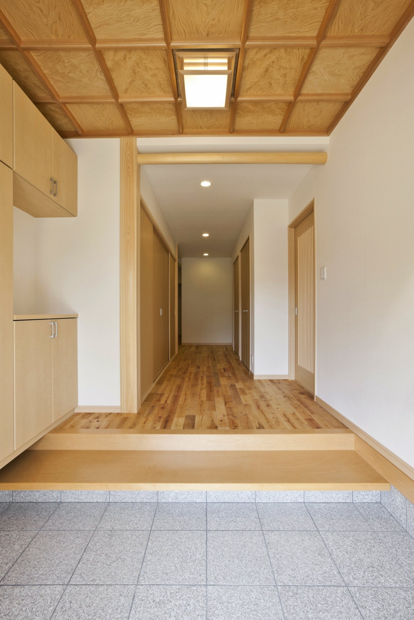 名古屋市緑区の注文住宅の「玄関は家の顔」を表現する美しい玄関ホール