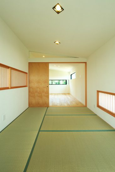 名古屋市守山区の注文住宅のライトがモダンな和室の写真