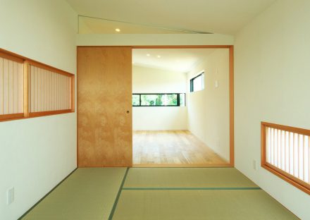 名古屋市守山区の注文住宅のライトがモダンな和室の写真