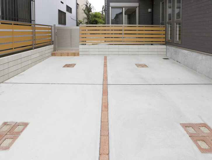 名古屋市東区の注文住宅の広々とした駐車場