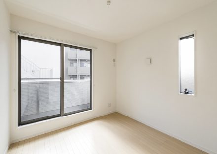 名古屋市南区の注文住宅のバルコニー付きの2階洋室