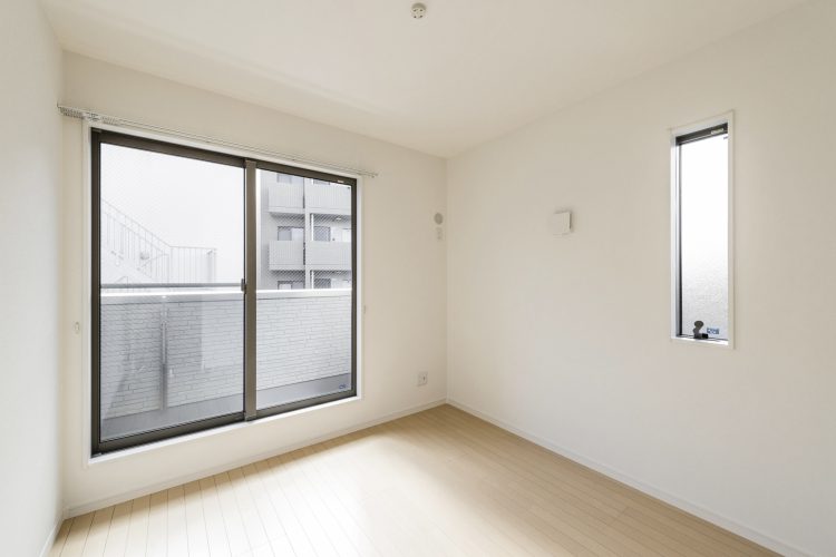 名古屋市南区の注文住宅のバルコニー付きの2階洋室