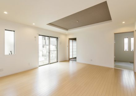 名古屋市南区の注文住宅の折り上げ天井のある明るいLDK＆和室