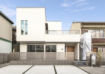 名古屋市北区の駐車場付きのスタイリッシュな注文住宅外観デザイン