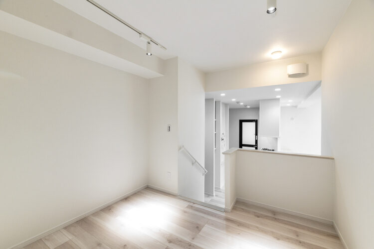 名古屋市昭和区の注文住宅のリビングと繋がる書斎
