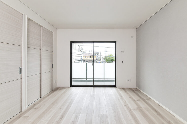 名古屋市昭和区の注文住宅のナチュラルトーンで統一された洋室