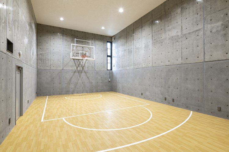 名古屋市昭和区の注文住宅のバスケットゴールの付いた趣味の部屋の新築写真