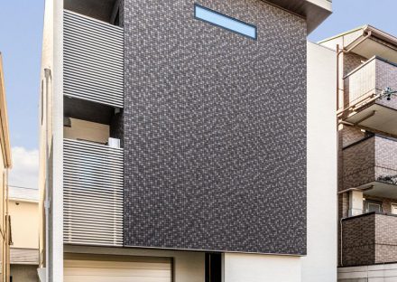 名古屋市天白区の注文住宅のモダンなデザインのおしゃれなガレージハウス