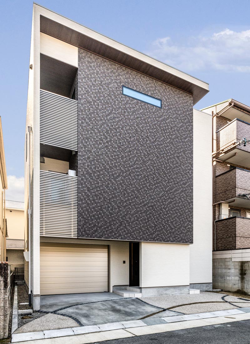 名古屋市天白区の注文住宅のモダンなデザインのおしゃれなガレージハウス