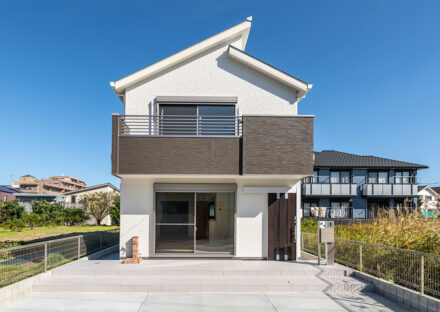 名古屋市名東区の木造2階建てのシンプルなデザインの注文住宅