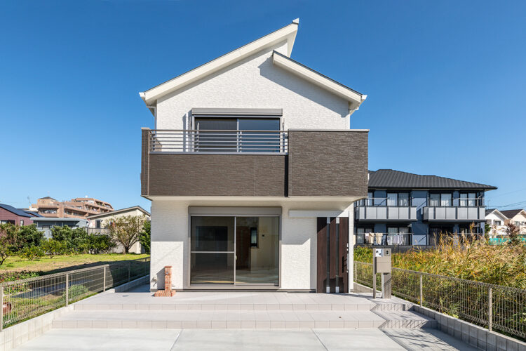 名古屋市名東区の木造2階建てのシンプルなデザインの注文住宅