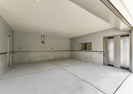 愛知県日進市の2台分の広さのあるビルトインガレージハウス