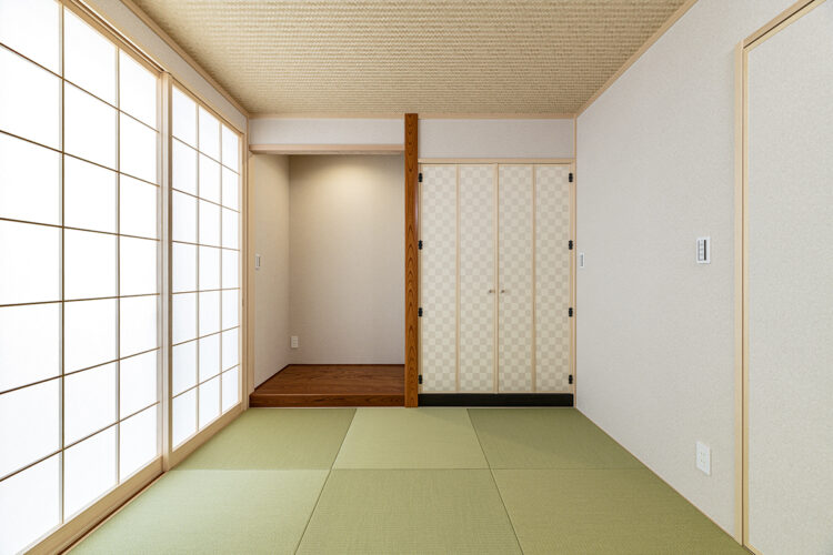 名古屋市名東区の平屋の注文住宅の床の間の付いたヘリなり畳のおしゃれな和室