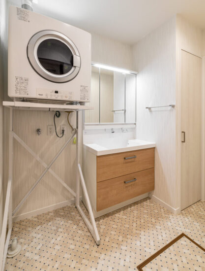 名古屋市名東区の平屋の注文住宅のガス乾燥機付きのおしゃれなデザインの洗面室