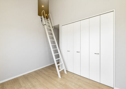 愛知県日進市の注文住宅のロフト付きの2階洋室