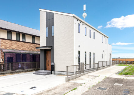 愛知県日進市の注文住宅の片流れ屋根のモダンな外観デザイン