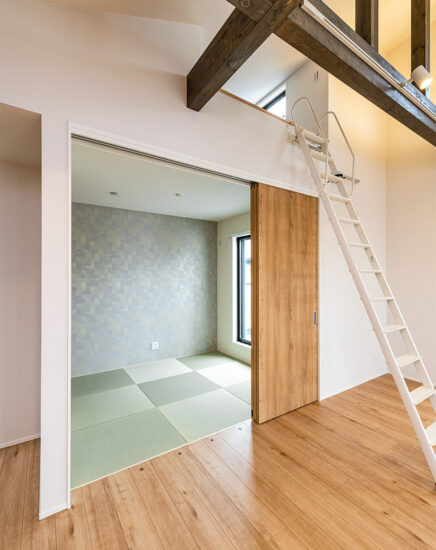 愛知県日進市の注文住宅のおしゃれな琉球畳の洋室